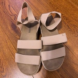platform sandals // size: 6.5
